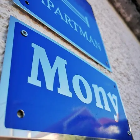 شقة Mony